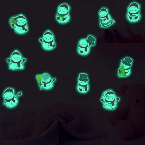 Adhésifs muraux phosphorescents de bonhomme de neige mignon pour décoration de chambre d'enfant.