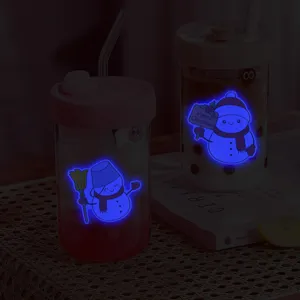 Autocollants bonhomme de neige phosphorescents, stickers muraux cartoon lumineux mignons.