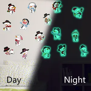 Stickers muraux lumineux de bonhomme de neige mignon dessin animé pour chambre d'enfant.