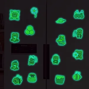 Stickers muraux lumineux mignons d'ours et d'abeille de dessin animé pour la maison.