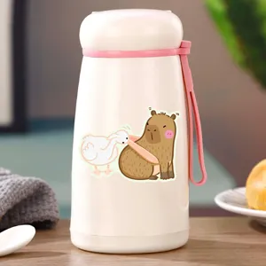 Süße Capybara Cartoon Thermosflasche mit rosa Deckel, perfekt für den täglichen Gebrauch.
