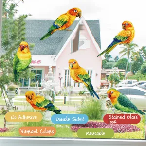 Adesivi per finestre statici colorati con vivaci design di pappagalli riutilizzabili.