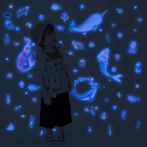 Autocollants muraux sirène et animaux marins phosphorescents pour décoration chambre enfant.