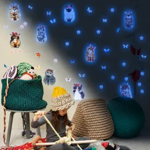 Autocollants muraux chat lumineux vue detaillee, effet de lumiere jour et nuit, lot de 4.
