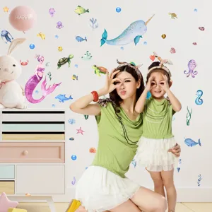 Stickers muraux lumineux monde oceanique sirene pour chambre d'enfant, decors phosphorescents.