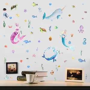 Scena di adesivi murali a tema oceano acquerello sirena in allestimento cameretta.