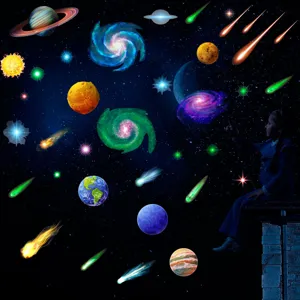 Leuchtende Weltraum Wandaufkleber für Kinderzimmer, leuchtende Planeten und Sterne Dekor.