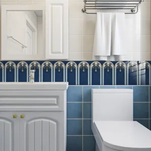 Vista dettagliata adesivi per piastrelle blu retro decorazione murale cucina e bagno applicazione.