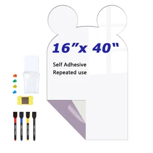 Detailansicht des niedlichen maussehrförmigen magnetischen Whiteboard-Aufklebers mit Zubehör.