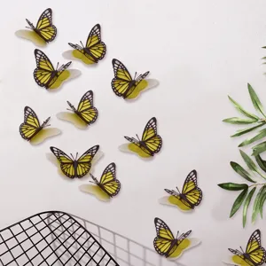 Gedetailleerd overzicht van 3D holle parelmoer papier vlinder muurstickers, gele decoratie.