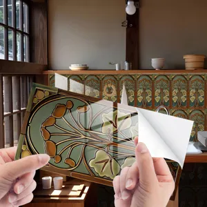 Dettaglio adesivo per piastrelle vintage, decorazione murale impermeabile per cucina e bagno.