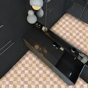 Detailansicht von selbstklebenden Mosaikfliesen Stickern mit braunem Marmormuster für die Küche.