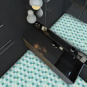 Detailaufnahme von türkisen marokkanischen Fliesenaufklebern, wasserdicht und selbstklebend.