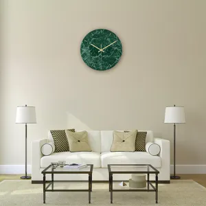 Orologio da parete moderno in marmo verde con lancette dorate per elegante arredamento soggiorno.