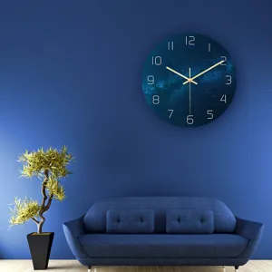 Escena de presentación interior de reloj de pared silencioso galaxia estelar manecillas doradas.