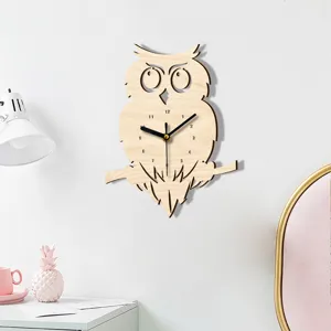Reloj de pared de búho de madera con movimiento silencioso, bonito diseño animal para el hogar.