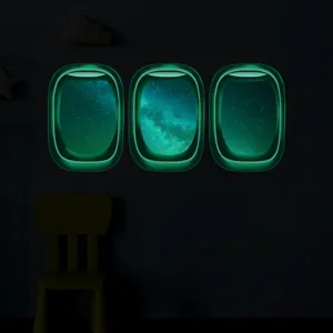 Detail autocollant muraux fenetre avion lumineuse avec design de ciel etoile brillant.
