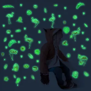 Autocollants muraux phosphorescents pour chambre d'enfant, flamants et feuilles.