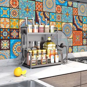 Vista dettagliata del portaspezie da cucina a 2 livelli con portacoltelli, ideale per ordine.