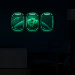 Autocollant mural lumineux fenêtre d'avion avec astronaute et espace pour chambre d'enfant.