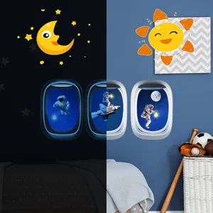 Stickers muraux lumineux astronaute espace chambre enfant, hublot avion phosphorescents.