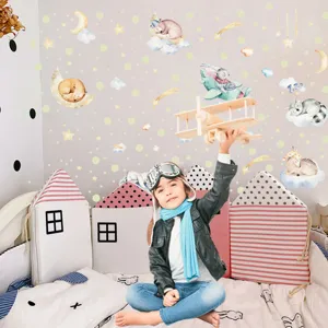 Stickers muraux lumineux pour la chambre d'enfant, vue de detail des animaux mignons.