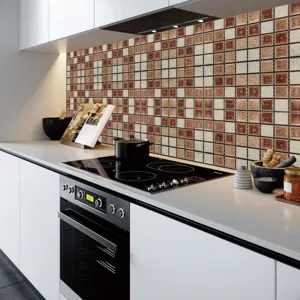 Vue rapprochée d'un autocollant de carrelage en mosaïque 3D pour la décoration de la cuisine.