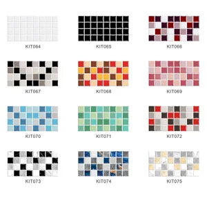 Detalle de adhesivo para azulejos con varios patrones de color y diseños decorativos.