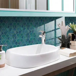 Detailansicht von Fischschuppen Fliesenaufkleber, elegante Badezimmer Wanddekoration.