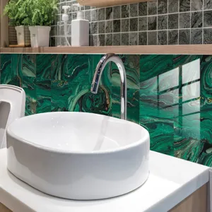 Grüne Marmor Kristall Fliesenaufkleber wasserdichte Wanddekoration selbstklebend für Bad