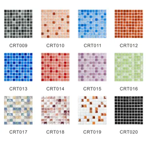 Dettagli di adesivi per piastrelle a mosaico in cristallo colorate per decorare la casa.