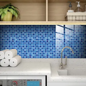 Dettaglio adesivo piastrella mosaico blu, carta da parati in PVC impermeabile per la casa.