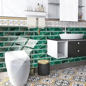 Autocollant de carrelage mural en marbre vert et sol vintage pour déco de salle de bain.