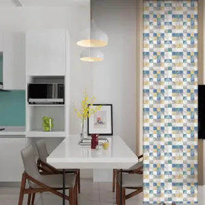 Vista dettagliata dell'adesivo per piastrelle a mosaico in PVC per decorazioni murali.