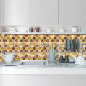 Détail de la scène de cuisine avec autocollant mural carrelage mosaïque 3D adhésif.