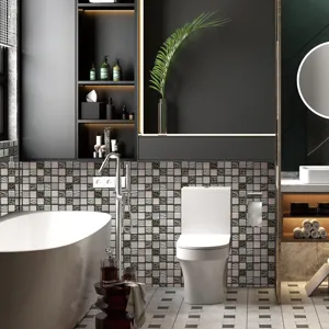 Vue detaillee d'autocollant de carrelage mural mosaique 3D dans une salle de bains moderne.