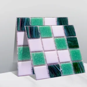 Détail de stickers de carreaux de mosaïque 3D vert et blanc, décoration murale DIY.