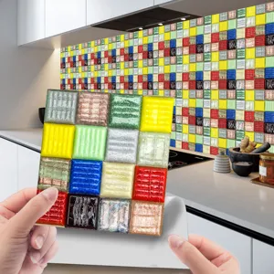 Autocollant de carrelage mosaïque 3D adhésif DIY amovible décoration murale PVC en détail.