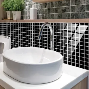 Adhesivo decorativo de azulejos de cristal negro para salpicadero de cocina y baño.