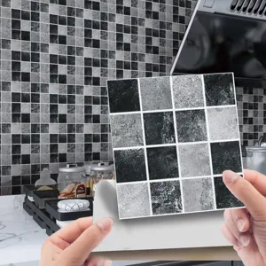 Αυτοκόλλητο πλακίδιο μωσαϊκό 3D σε ασπρόμαυρο, λεπτομέρεια διακόσμησης κουζίνας.