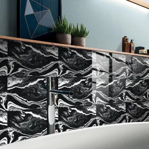 Vista detallada de pegatina de azulejo de mármol negro y blanco, papel pintado decorativo.
