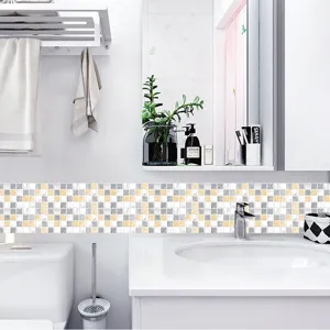 Vista detallada del adhesivo para azulejos de mosaico en el baño, patrón gris amarillo.