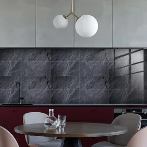 Autocollant de carrelage en film cristal étanche avec motif marbre sombre pour cuisine.