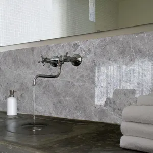Adhesivo de azulejo de cristal con textura de mármol gris impermeable y removible.