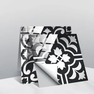Dettaglio di adesivo per piastrelle in bianco e nero, decoro retrò impermeabile.