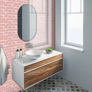 Adesivo per piastrelle in mattoni rosa impermeabile per la ristrutturazione del bagno.