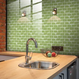Adesivo per piastrelle lucido verde, decorazione murale in PVC per cucina e bagno.