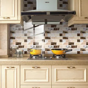 Vista dettagliata di adesivi per piastrelle a mosaico in PVC impermeabili per cucina.