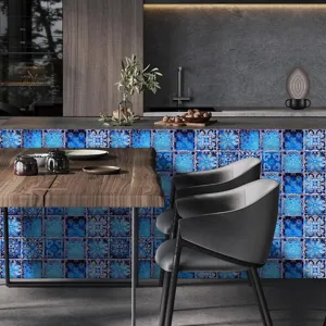 Detalle de pegatinas de azulejos retro azules, adhesivos de pared cuadrados autoadhesivos.