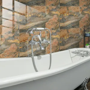 Vue détail de l'autocollant de carrelage effet marbre film cristal, adhésif mural.